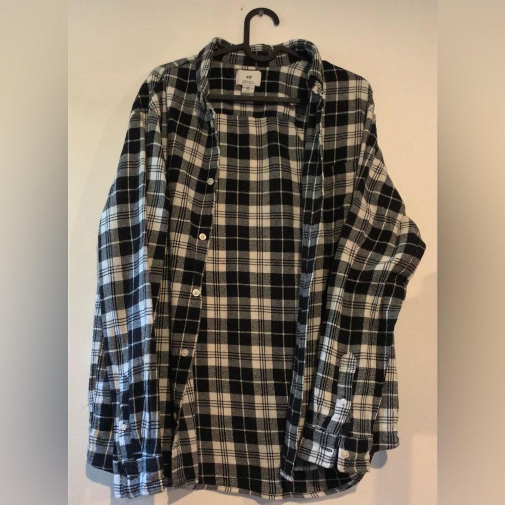 Men’s Black and White Plaid H&M Flannel Button Up